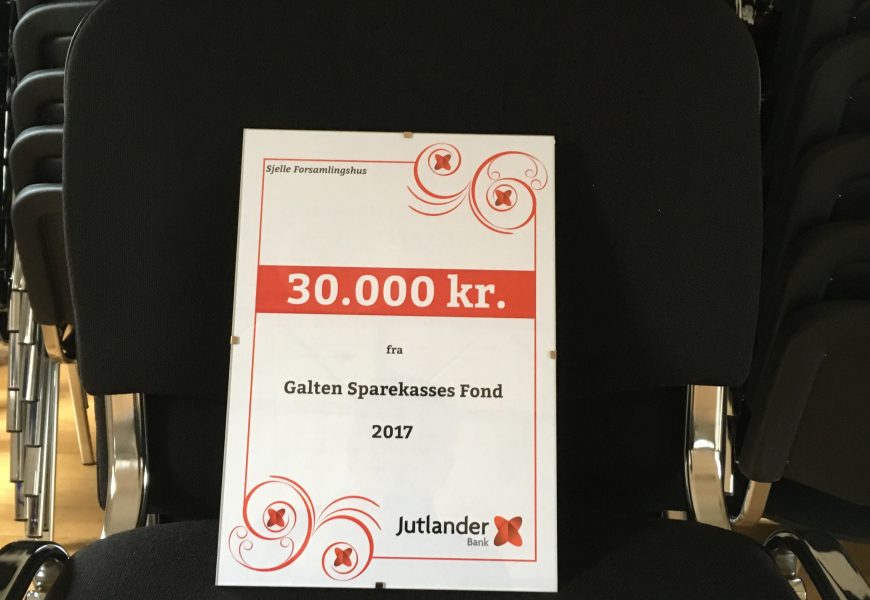 30.000.- kr fra Jutlanderbank til nye stole i Sjelle Forsamlingshus